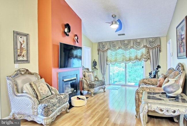 Photo - 534 Kennington Rd Unit 534