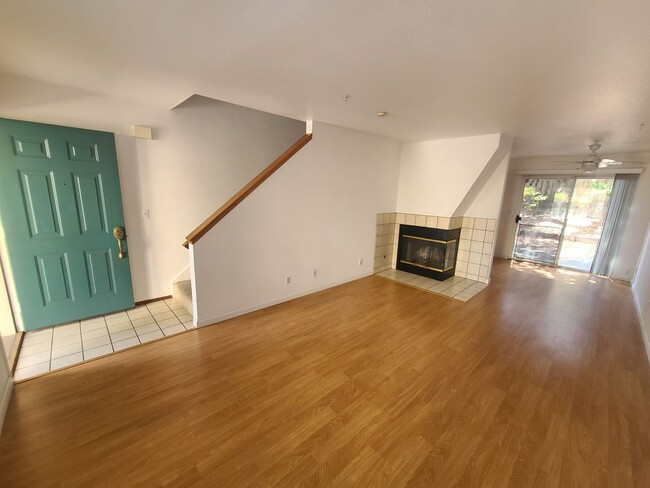 Charming 2 Bedroom Townhouse in Castro Val... - Charming 2 Bedroom Townhouse in Castro Val...