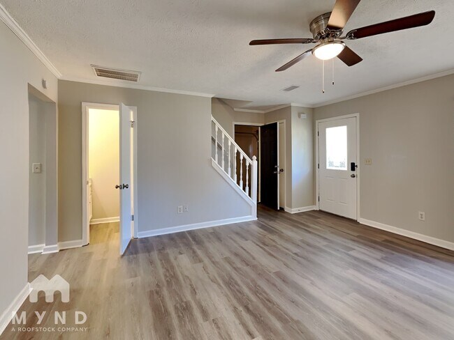 Photo - 2139 Victoria Pl