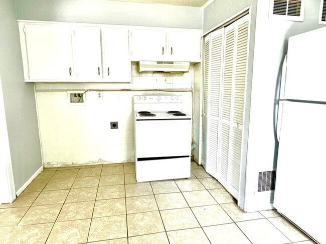 Photo - 2123 Covert Ave