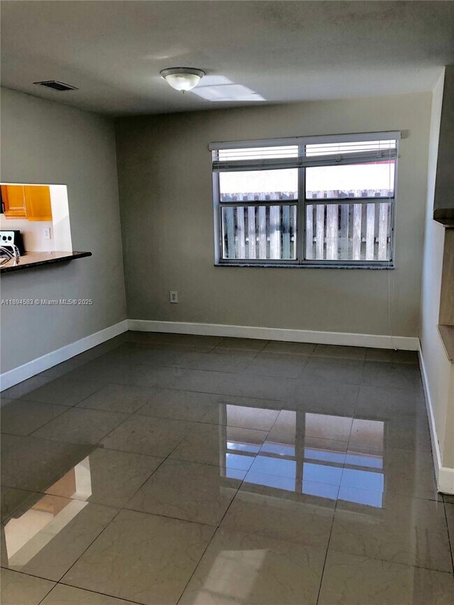Photo - 1010 SW 99th Ave