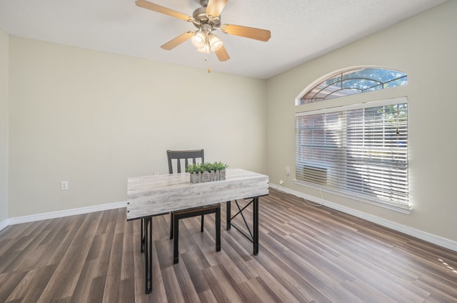 Photo - 4 bedroom 2 bathroom