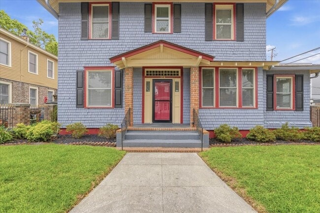 Building Photo - Spacious 2BR/1BA Lower-Level Apartment Near Downtown Savannah