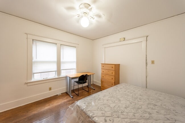 Photo - 52.5 E Daniel St