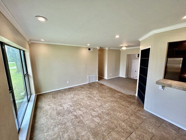 Photo - 1827 S Broadway Blvd House