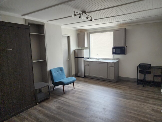 Photo - 315 S Ronald Reagan Blvd