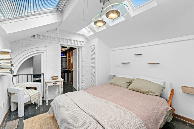 Photo - 304 N Alfred St