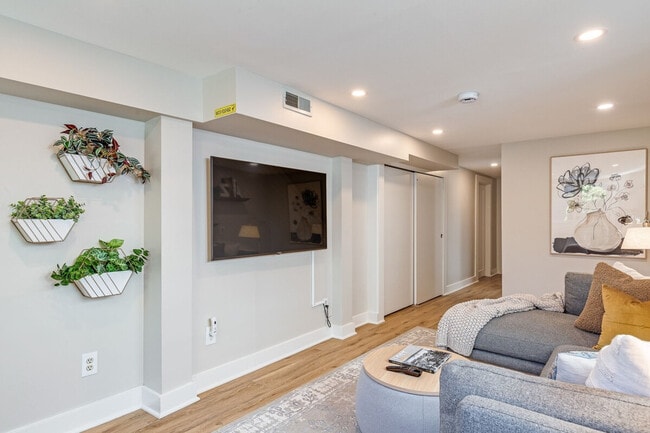 Photo - 1706 Warren Ave N Unidad ID1035890P