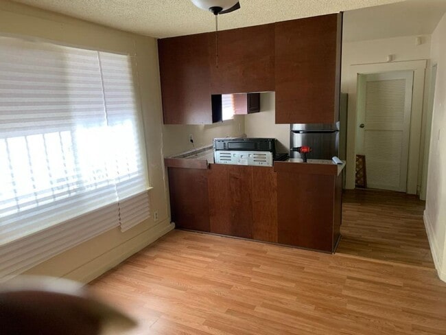 Building Photo - Cozy 3 Bedroom Home with Spacious Yard in ...