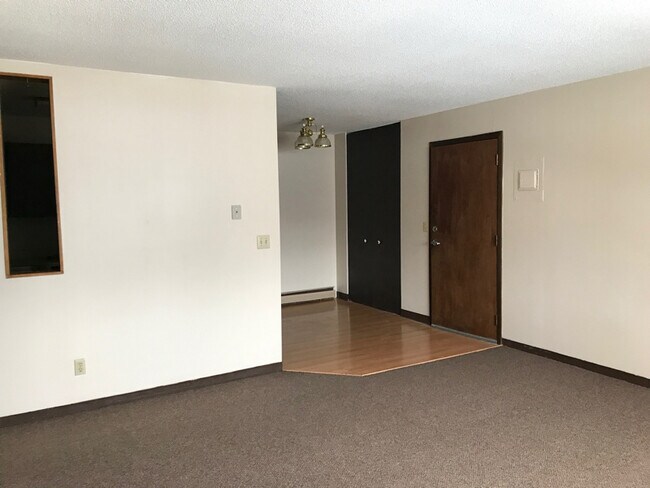 Photo - 902 S Douglas St