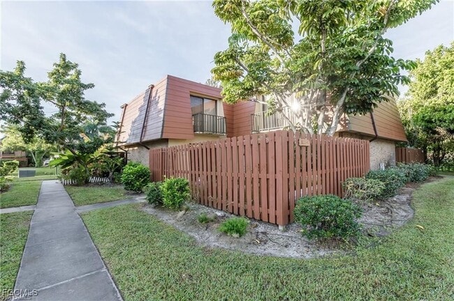 Building Photo - 1520 Park Meadows Dr Unit 4