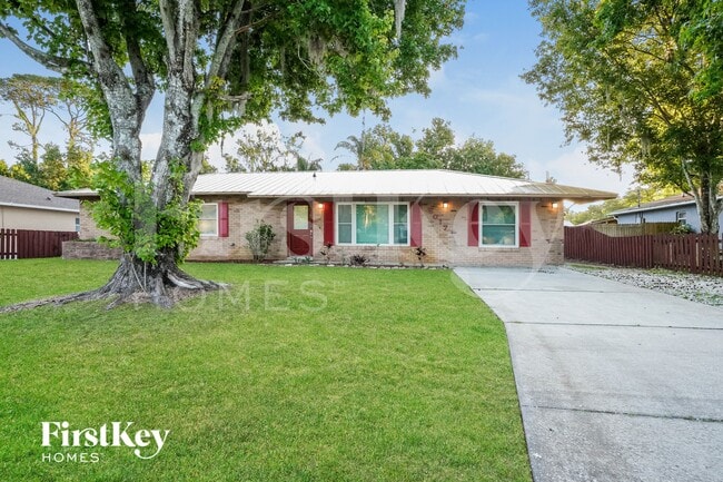 Building Photo - 3017 Vista Palm Dr