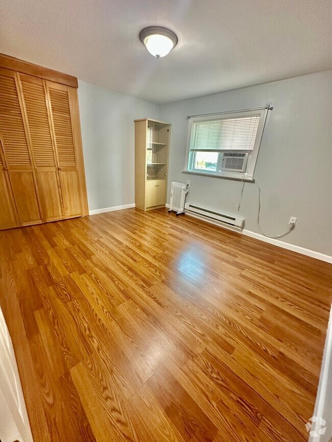 Building Photo - 6 Locust St Unit 1 Rental