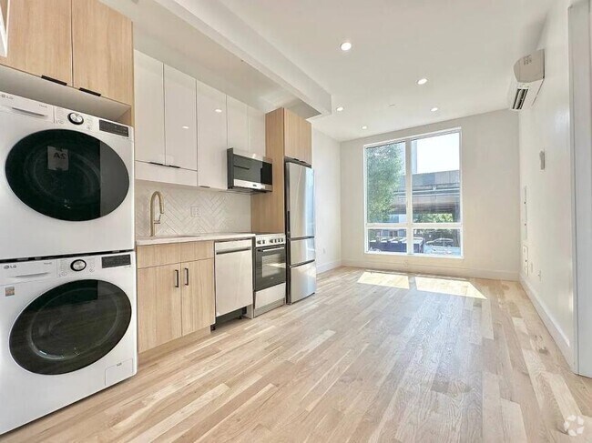 Building Photo - 3 bedroom in Brooklyn NY 11222 Rental