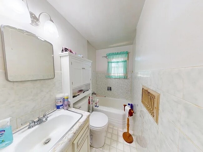 Photo - 430 Ulstad Ave