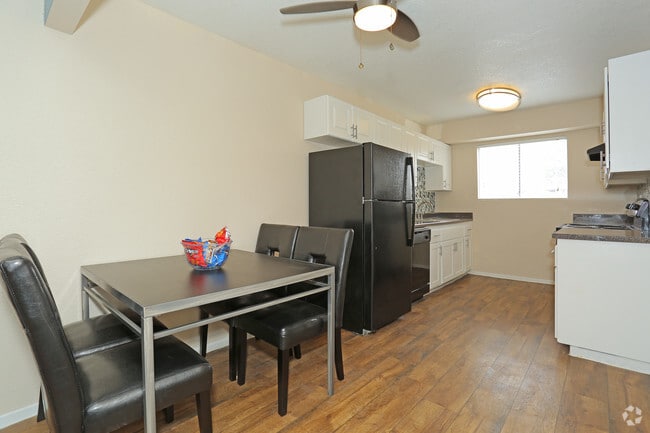 1BR,1BA+Den-750SF Dining Area - Fifteen 50 Apartments