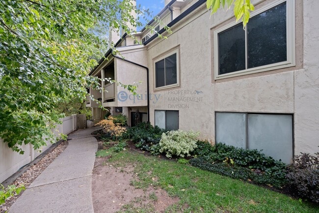 989 Creekhill Ln Unit 1