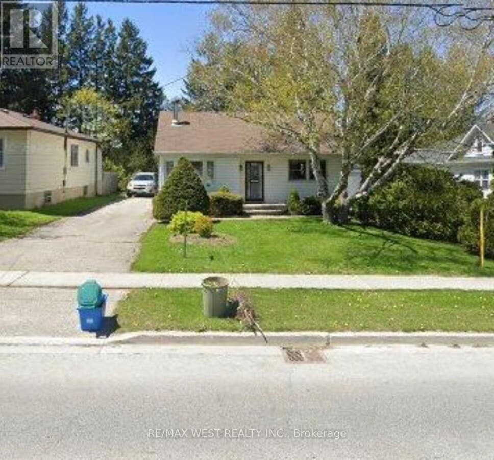 Photo - 13132 Keele St