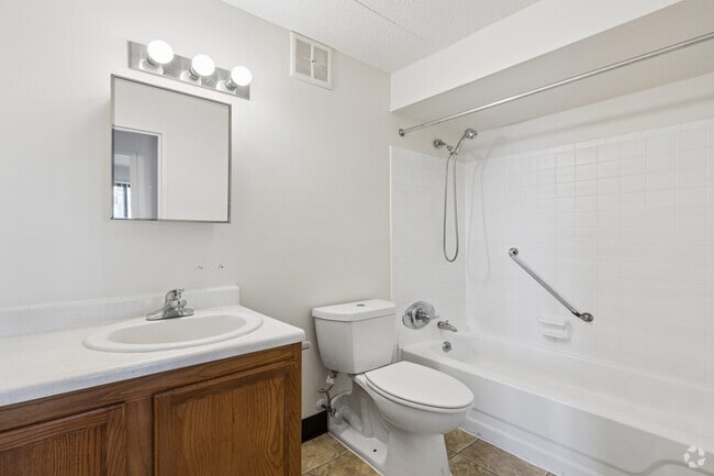 2BR, 1BA - 655SF - Bathroom