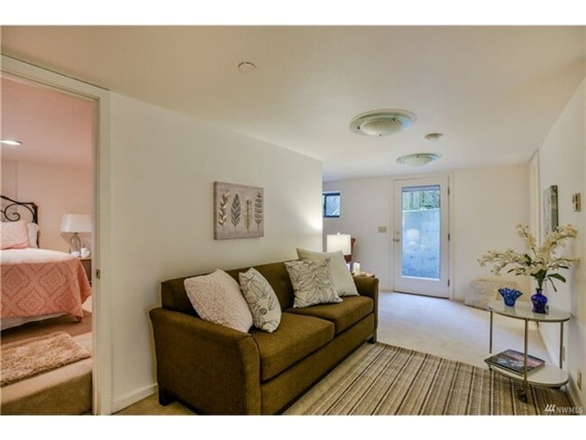 4022 59th Ave SW Unidad C
