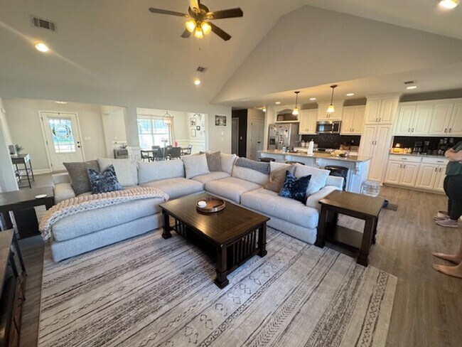 Photo - 4br/2ba Pet friendly 1-level home in Fort ...