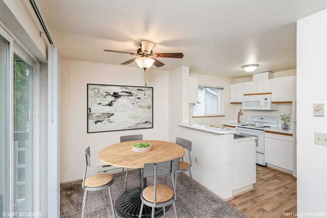 Photo - Landis Pointe