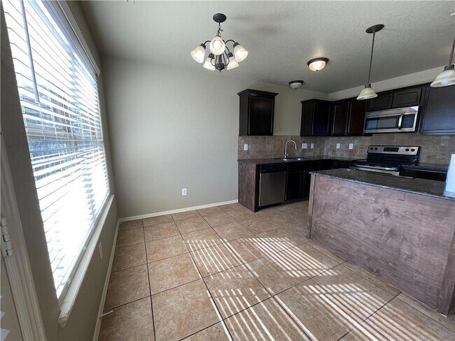 Photo - 1018 Kensington Dr