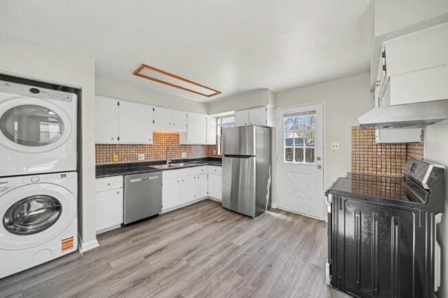 Photo - 956 Macon St