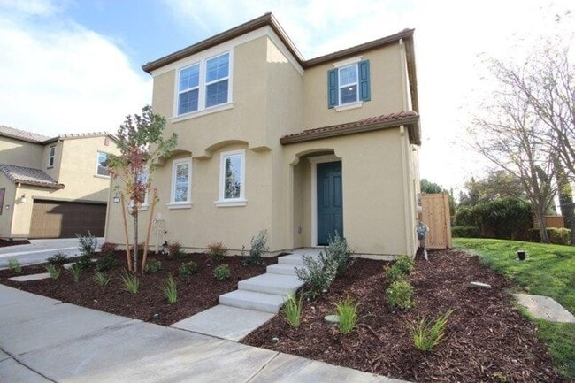 Building Photo - Gated 3 Bedroom 2.5 Bath in Elk Grove, 95757