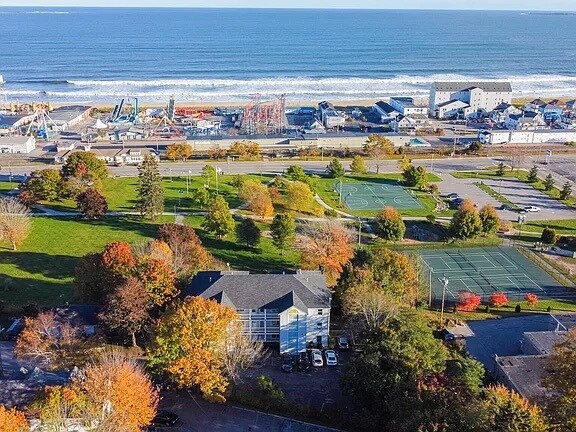 A una caminata de distancia del mar, con vista a Memorial Veteran Park - 5 Sunset Dr Unidad #7