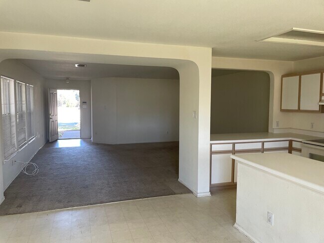 Photo - 405 Greener Dr