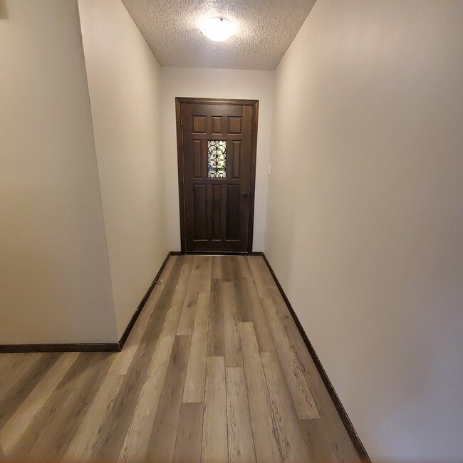 Foyer - 2016 W Jefferson St