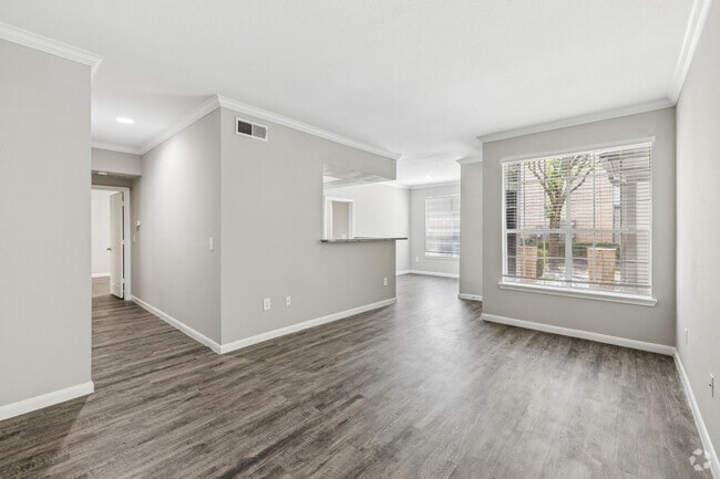 B6 2BR, 2BA - 1,133SF - Living Room