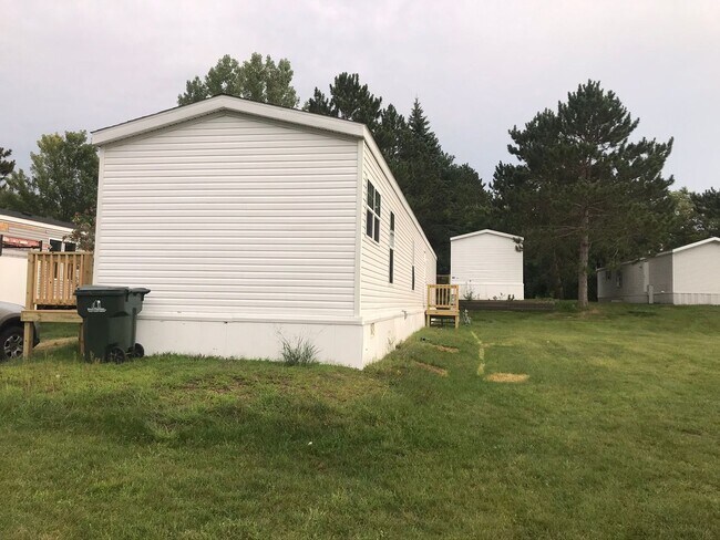 Photo - 3 Bedrooms, 2 Bathrooms in Pequot Terrace Trailer Park, Pequot Lakes, MN Unit Lot B07