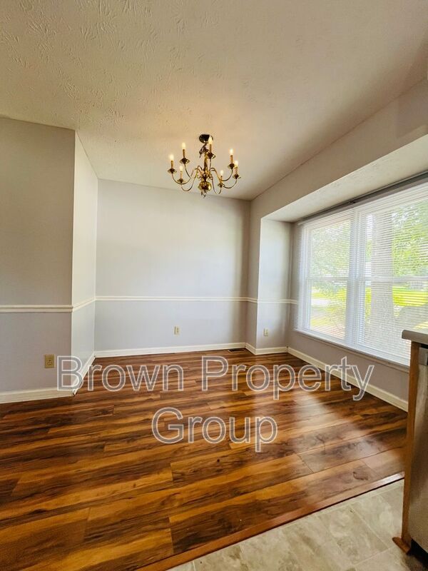 Photo - 121 Sprucepine Dr