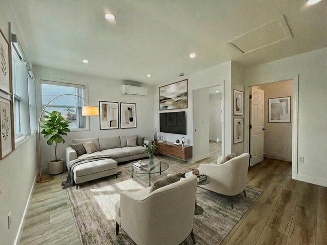 Building Photo - 1321 1/2 Normandie Avenue