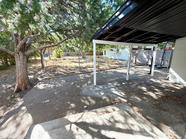 3808 Beverly Dr