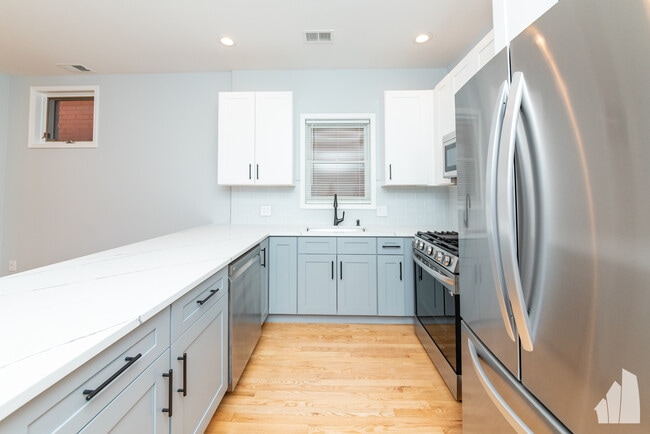 Photo - 2338 N Greenview Ave Unidad 2