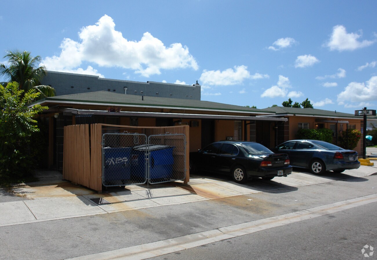 Photo - 835 SW 24th Ave