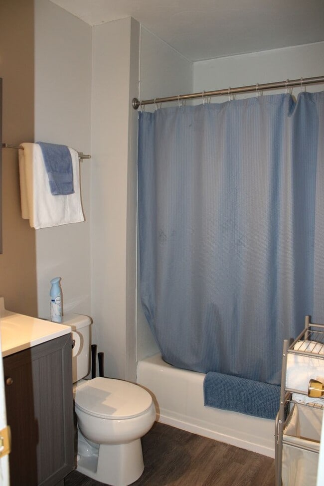 Photo - 3 bed 2 bath 2 car garage near campus.