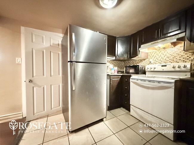 Photo - All-Inclusive 2-Bedroom Basement Apartment with Internet – Scarborough Unité 2