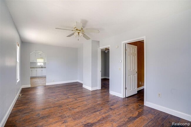 Photo - 577 E Brickley Ave