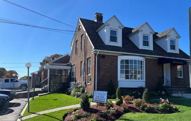 Photo - 1822 Mineral Spring Ave