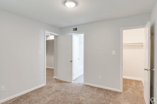 The Hub at 934 Apartments