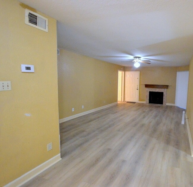 Building Photo - 9700 Leawood Blvd Unit 1002 Rental