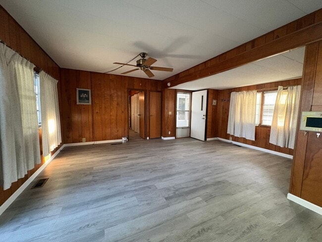 Photo - 3bed/1.5bath SFH Rent $1240/month ready now!! May 2026