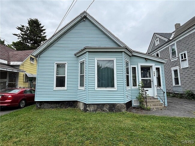 Photo - 304 Hartson St