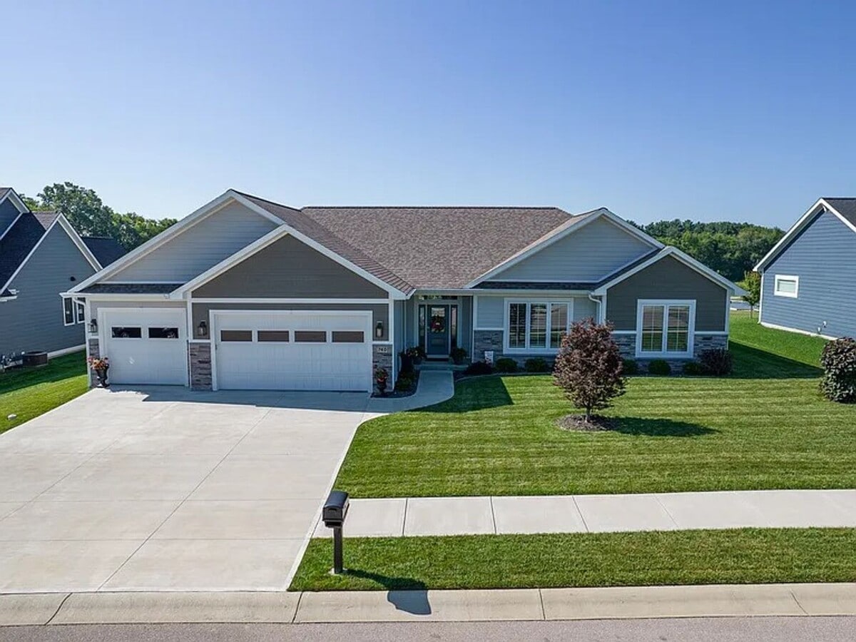 Photo - 740 E Holland Dr