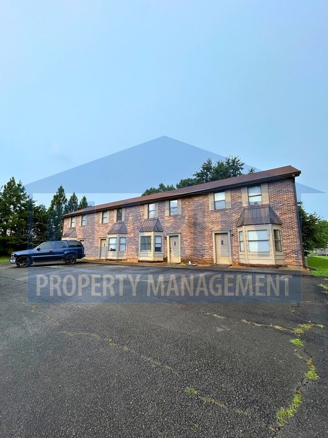 Building Photo - Excellent CLEVELAND NW location!