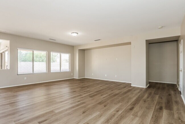 Photo - 5245 W Bowker St